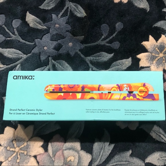 amika Other - NWT AMIKA Obliphica Hair Straightener